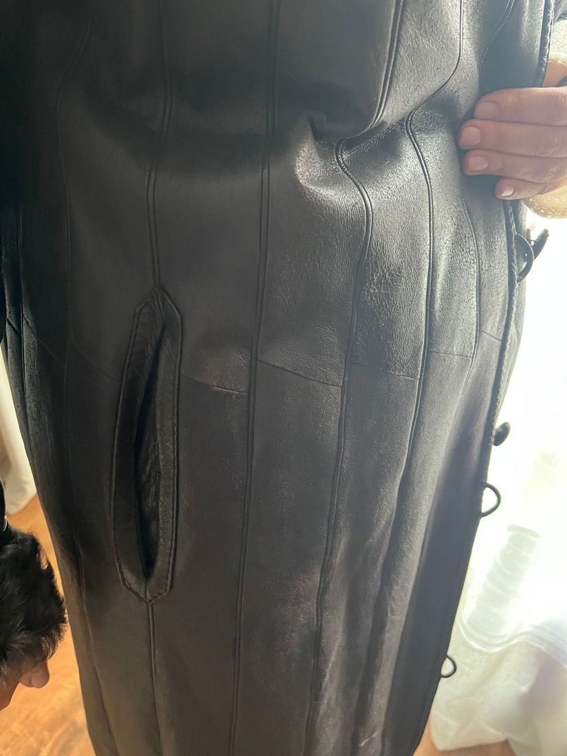 Palton lung din piele naturală cu blană naturală handmade, piesă statement