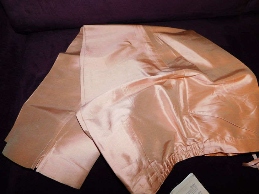 Pantaloni noi etichete atasate, matase naturala , spectaculosi, masura 46 - 48