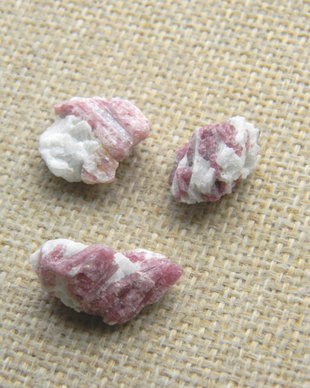 Specimen - turmalina roz (rubelit) (C9)