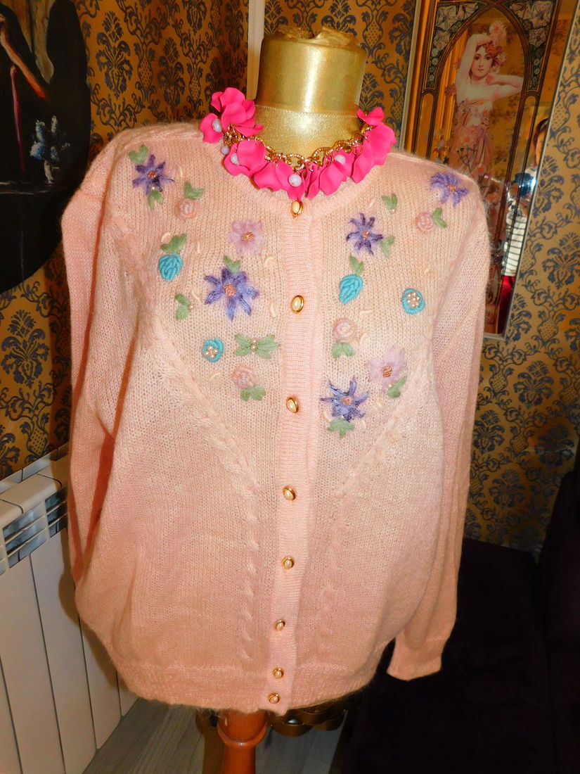 Cardigan nou   Italia ,mohair ,  elemente  florale lucrate si aplicate manual   48 - 50