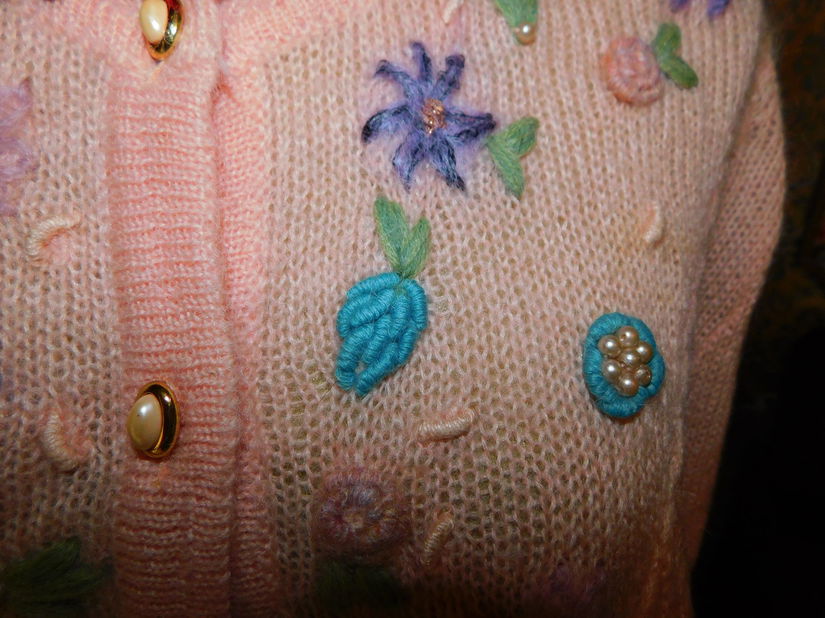Cardigan nou   Italia ,mohair ,  elemente  florale lucrate si aplicate manual   48 - 50