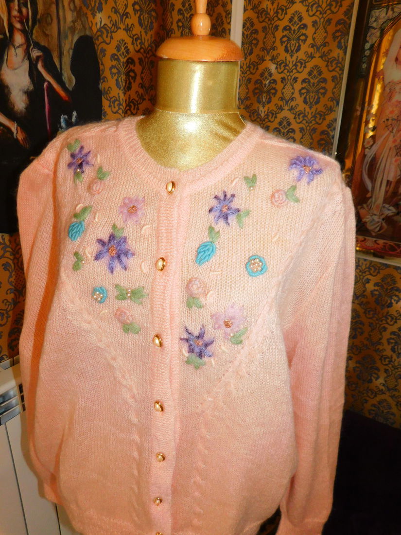 Cardigan nou   Italia ,mohair ,  elemente  florale lucrate si aplicate manual   48 - 50
