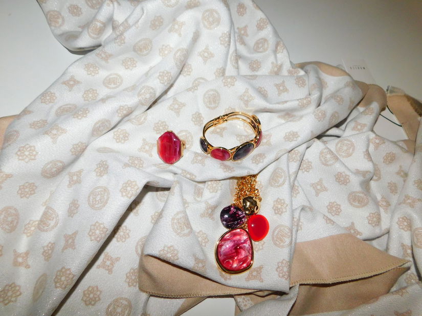 Esarfa deosebita cu 2 fete , fire metal discrete , cadou set Italia asortat