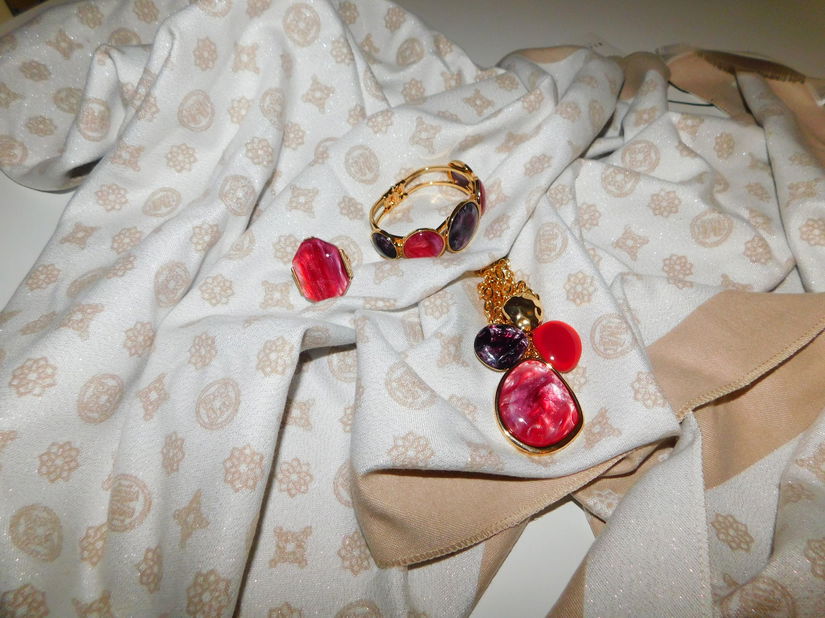 Esarfa deosebita cu 2 fete , fire metal discrete , cadou set Italia asortat