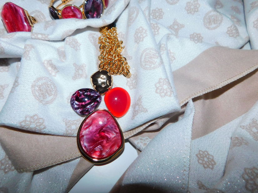 Esarfa deosebita cu 2 fete , fire metal discrete , cadou set Italia asortat