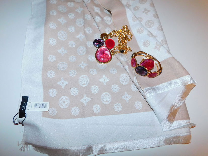 Esarfa deosebita cu 2 fete , fire metal discrete , cadou set Italia asortat