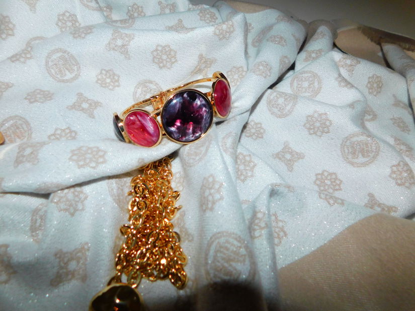 Esarfa deosebita cu 2 fete , fire metal discrete , cadou set Italia asortat