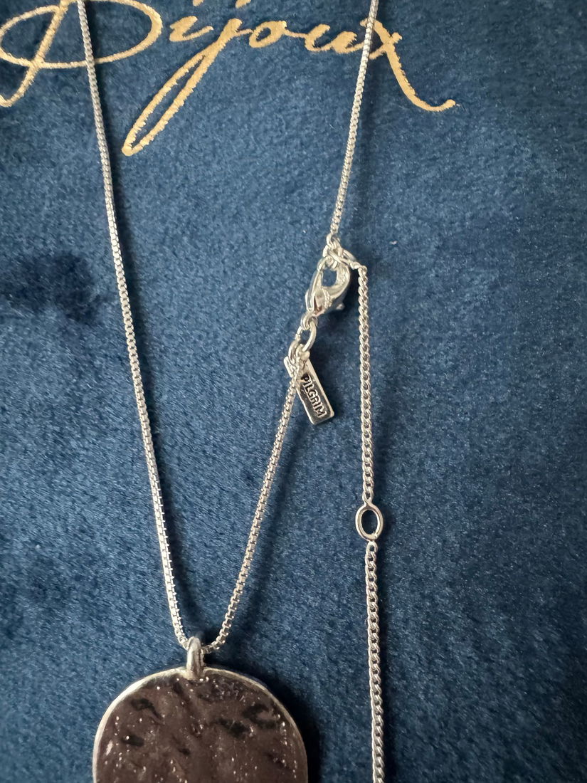 Pilgrim leaf Necklace Danish design