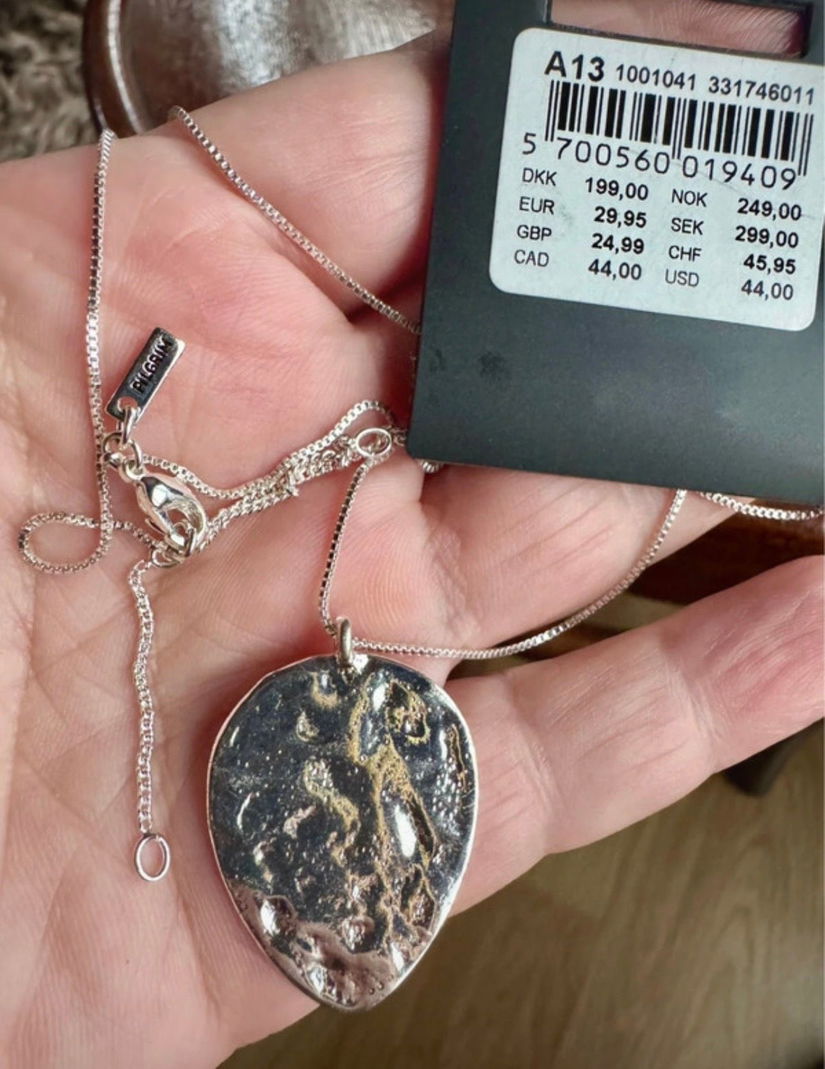 Pilgrim leaf Necklace Danish design