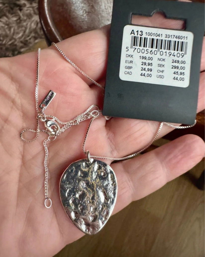 Pilgrim leaf Necklace Danish design