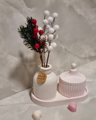 Set Decorativ Artizanal Ribbed Elegance  Vază și Recipient cu Capac pe Tavă Ovală