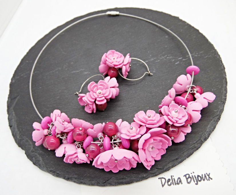 Set bijuterii cu flori roz colier statement și cercei asortați, realizați manual (cod1378)