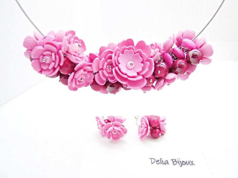 Set bijuterii cu flori roz colier statement și cercei asortați, realizați manual (cod1378)