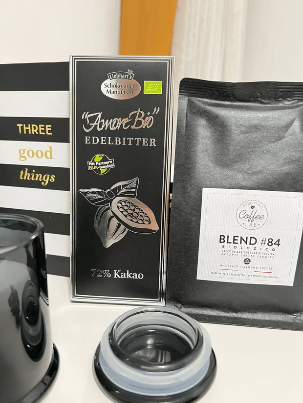 Set cadou pentru bărbați Gentleman Black | cafea premium, gel de duș Rituals, lumânare și ciocolată neagră