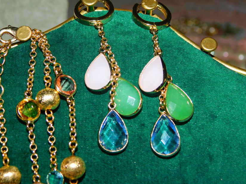 Set nou, bratara si cercei, cristale zirconiou , placare cu aur