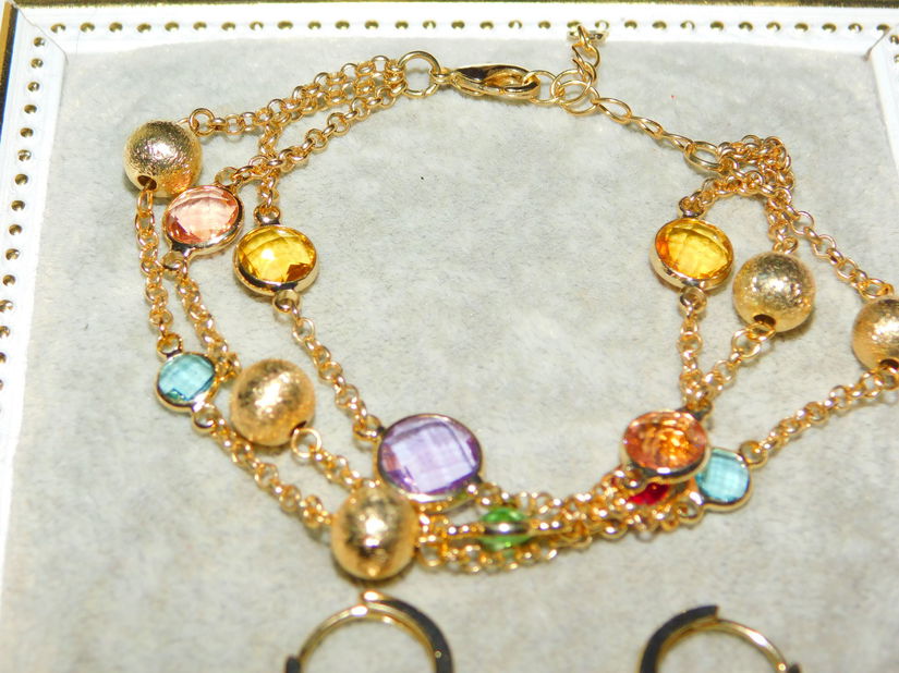 Set nou, bratara si cercei, cristale zirconiou , placare cu aur