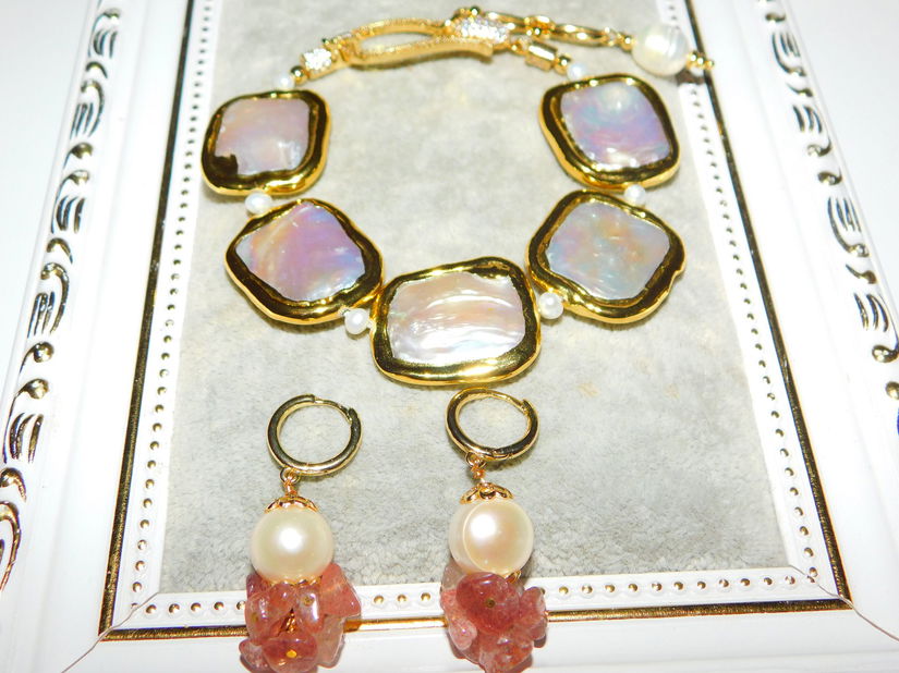 Set deosebit,   bratara  placata ,  sidef,  cercei noi  cuart,  perla,  placati