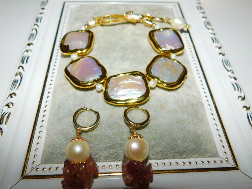 Set deosebit,   bratara  placata ,  sidef,  cercei noi  cuart,  perla,  placati