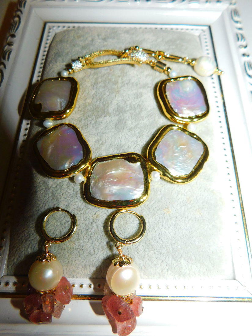 Set deosebit,   bratara  placata ,  sidef,  cercei noi  cuart,  perla,  placati