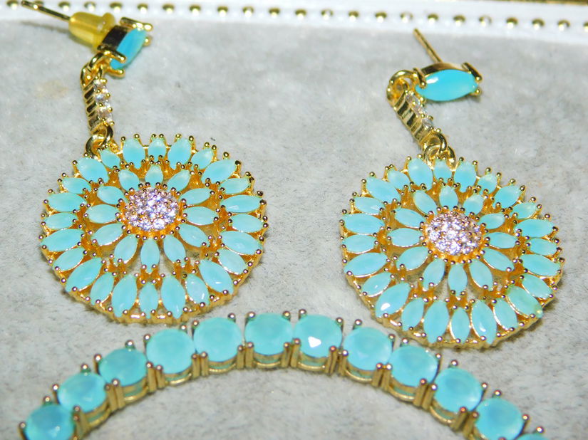 Cercei  cu bratara   cristale zirconiu turcoaz, set deosebit
