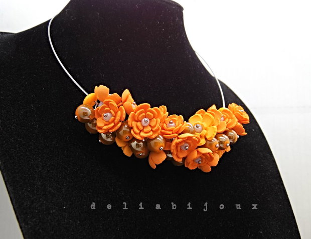 Colier handmade statement cu flori portocalii (cod1379)