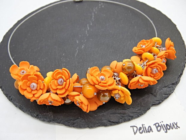 Colier handmade statement cu flori portocalii (cod1379)