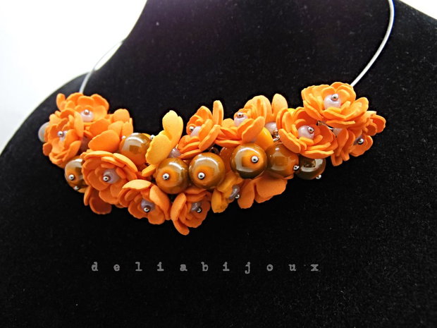 Colier handmade statement cu flori portocalii (cod1379)