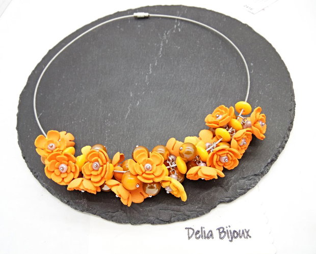 Colier handmade statement cu flori portocalii (cod1379)
