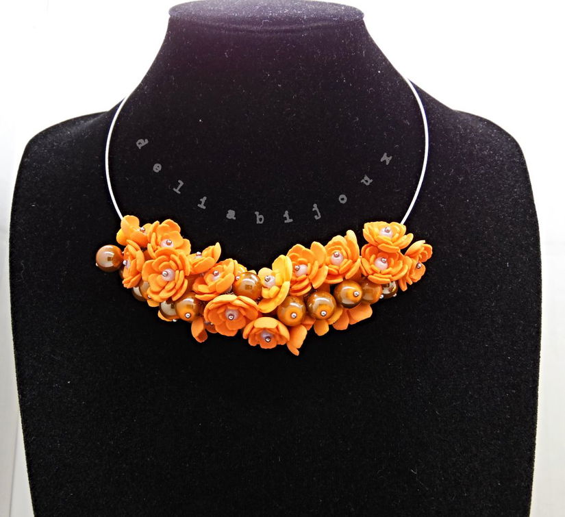 Colier handmade statement cu flori portocalii (cod1379)