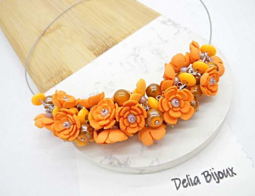 Colier handmade statement cu flori portocalii (cod1379)