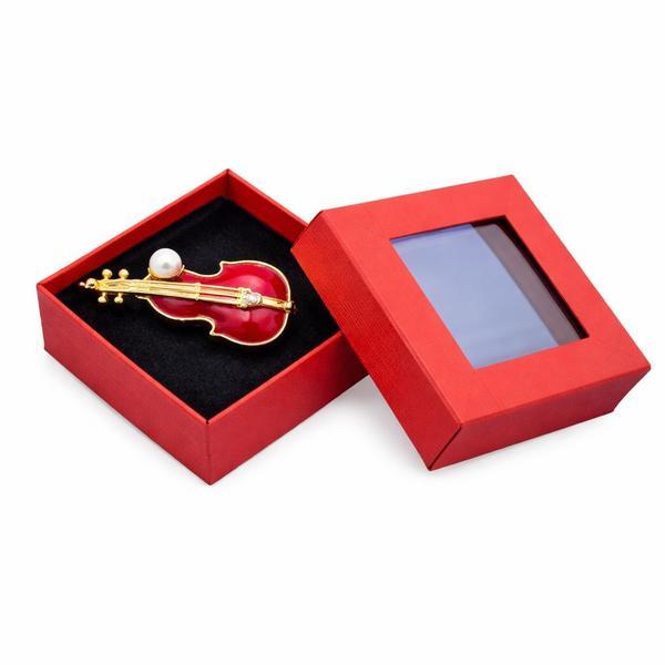 Broșă Mărțișor Vioară Elegantă, Emailată Roșu-Auriu cu Perlă, cu Cutie Cadou Roșie