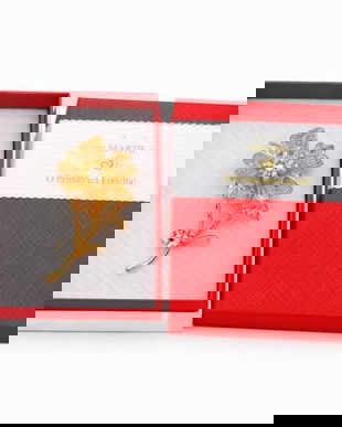 Mărțișor Broșă Floare Aurie cu Cristale, Design Elegant, Cutie Cadou Premium