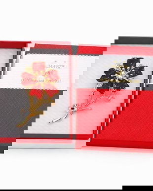 Mărțișor Broșă Floare Roșie cu Cristale, Finisaj Auriu, Design Elegant