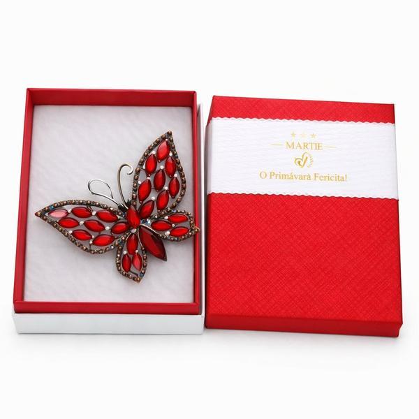 Mărțișor Broșă Fluture Roșu cu Pietre Decorative, Design Elegant Antichizat, Cutie Cadou Premium