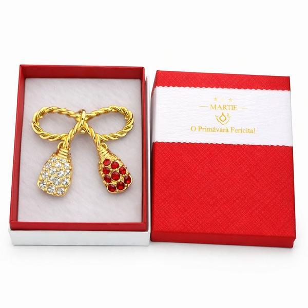 Mărțișor Broșă Fundiță Aurie cu Cristale Albe și Roșii, Design Elegant, Cadou 1 Martie, Cutie Premium