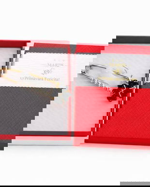 Mărțișor Broșă Tip Ac de Siguranță cu Trifoi Negru și Cristale, Finisaj Auriu, Cutie Cadou Premium