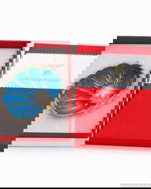 Mărțișor Broșă Scoică Albastră cu Perlă și Cristale, Design Elegant Premium, Cadou 1 Martie, Cutie Elegantă