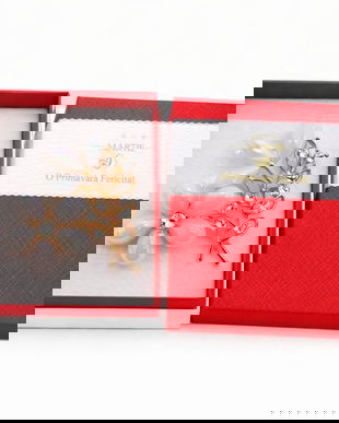 Mărțișor Broșă Aurie cu Floare Sidefată și Cristale, Design Elegant de Primăvară, Cadou 1 Martie, Cutie Premium