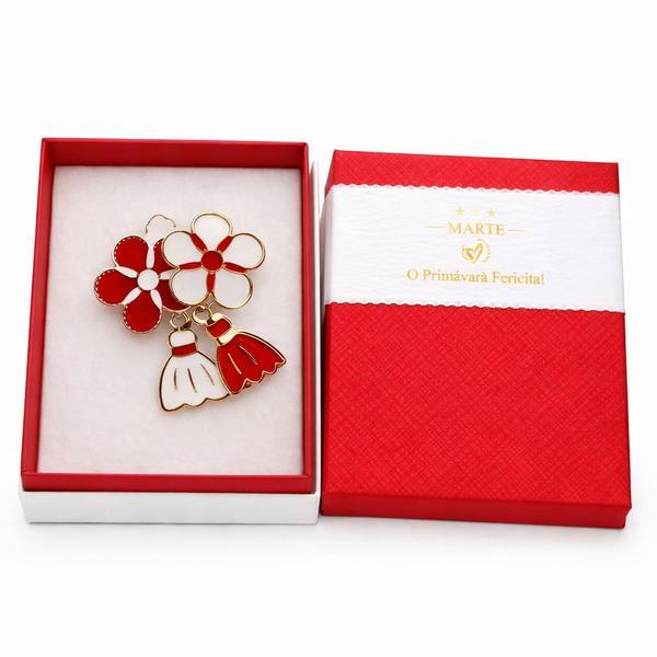 Mărțișor Broșă Aurie cu Flori Roșii și Albe și Clopoței, Design Elegant de Primăvară, Cadou 1 Martie, Cutie Premium