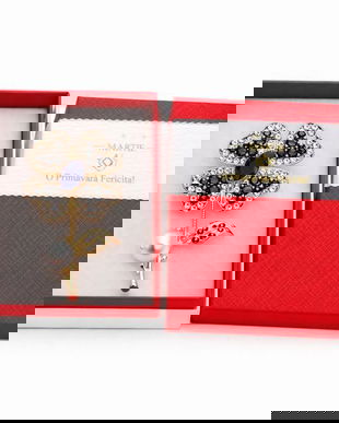 Mărțișor Broșă Aurie cu Floare, Cristale Negre, Piatra Albastră și Perlă, Design Elegant, Cadou 1 Martie, Cutie Premium