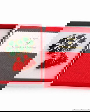 Mărțișor Broșă Aurie cu Flori Verzi și Clopoței Roșii, Design Elegant de Primăvară, Cadou 1 Martie, Cutie Premium