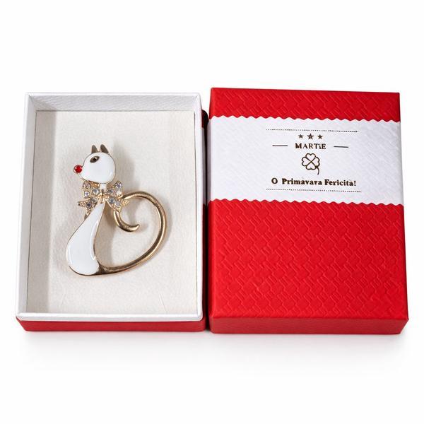 Broșă Elegantă Pisică Albă cu Fundiță și Cristale, Finisaj Auriu, Accesoriu Delicat, Cutie Cadou