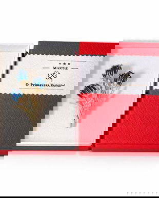 Broșă Elegantă cu Flori Tip Lalea Albastre, Finisaj Auriu cu Cristale, Accesoriu Delicat, Cutie Cadou