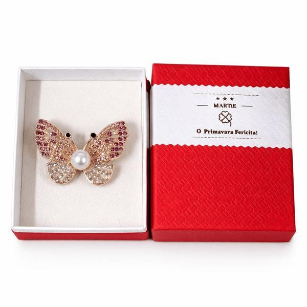 Broșă Elegantă Fluture cu Cristale Roz și Perlă, Finisaj Auriu, Accesoriu Delicat, Cutie Cadou