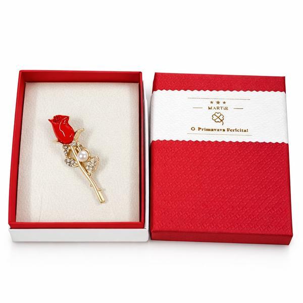 Broșă Mărțișor Trandafir Roșu Elegant cu Perlă și Cristale
