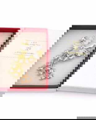 Broșă Mărțișor Floare Elegantă Aurie cu Pietre Strălucitoare, &icirc;n Cutie Cadou