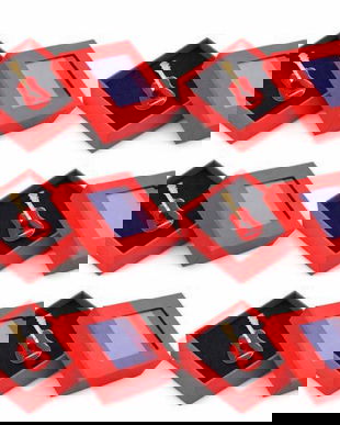 Set 6 Broșe Mărțișor cu Chitara rosie , Ambalate &icirc;n Cutie Cadou Roșie, Simbol Primăvară