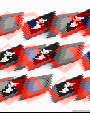 Set 6 Mărțișoare Broșă Pisică Albă cu Ochi Albaștri, Design Elegant, Cutie Cadou