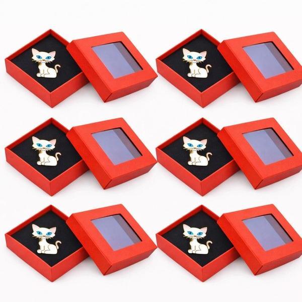 Set 6 Mărțișoare Broșă Pisică Albă cu Ochi Albaștri, Design Elegant, Cutie Cadou
