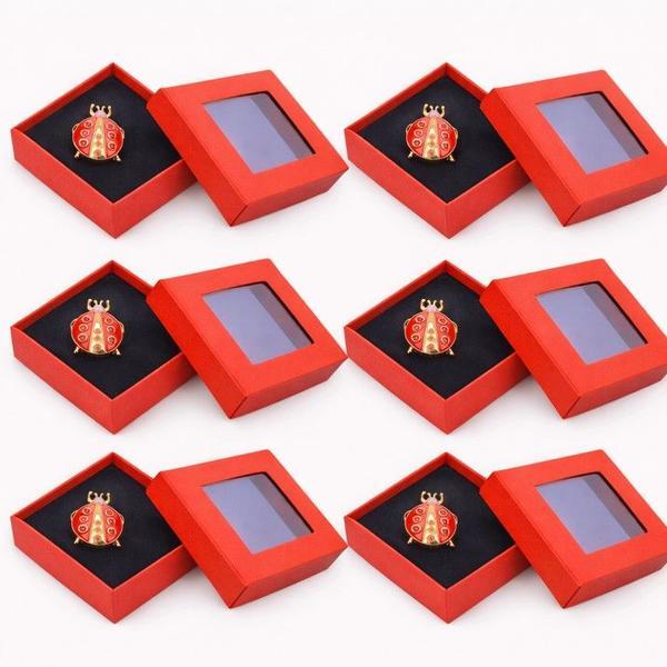 Set 6 Mărțișoare Broșă Buburuză Roșie cu Pietricele, Simbol Noroc, Cutie Cadou Individuală
